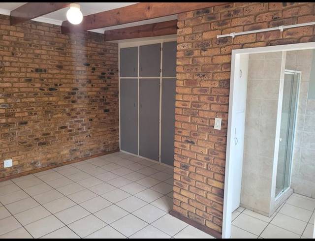 6 BEDROOM HOUSE FOR SALE IN PAUL KRUGERSOORD